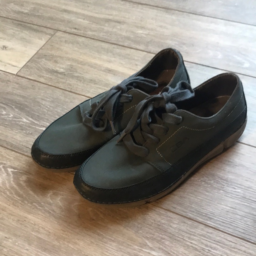 Men’s size 8 CBA shoes. Outstanding condition!